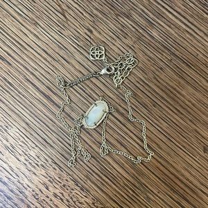 White pearl adjustable Elisa necklace